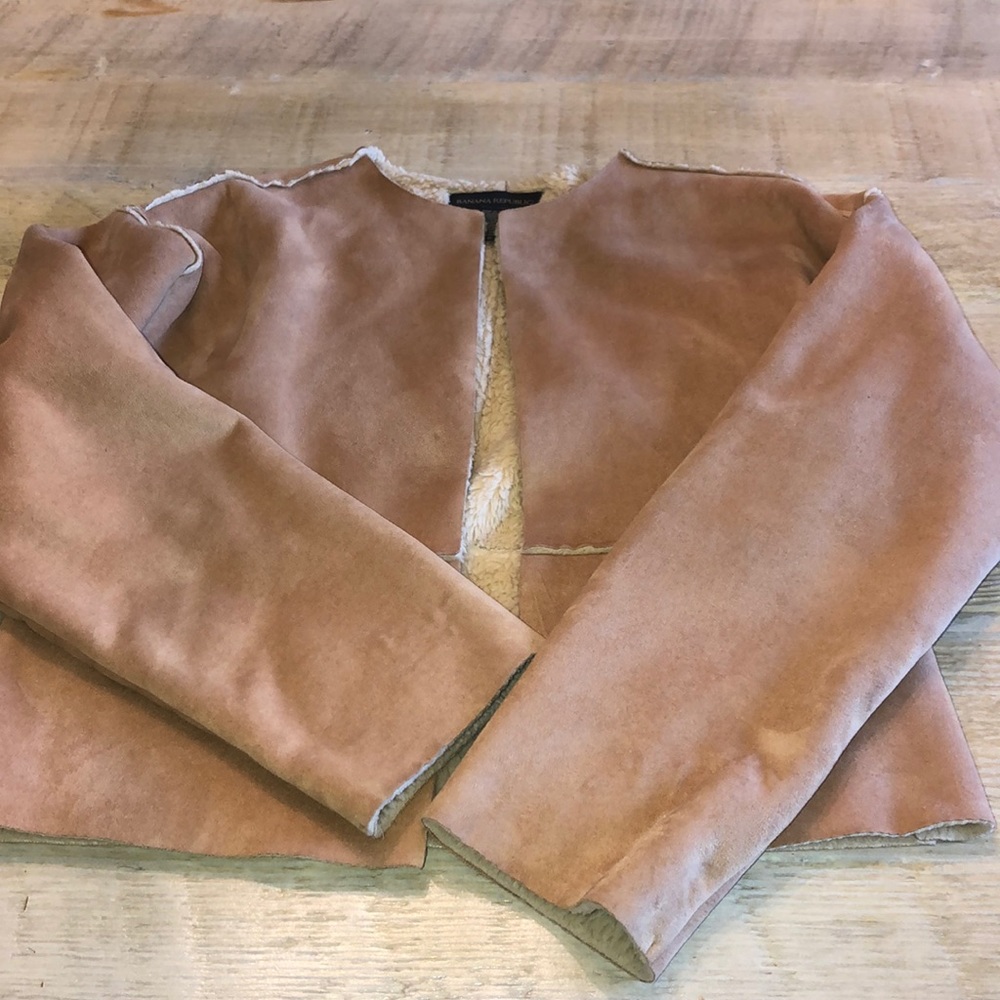 Woman’s faux shearling cropped jacket